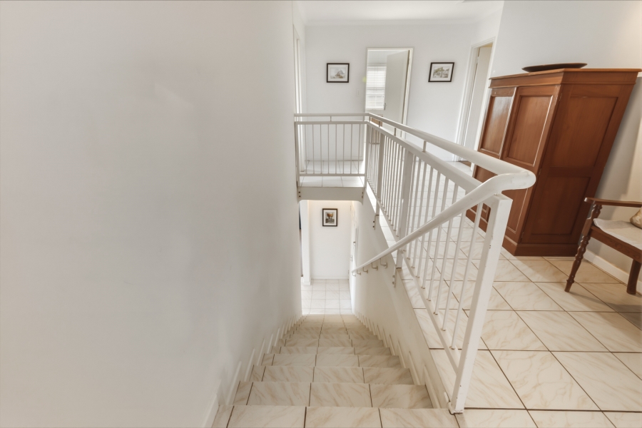 6 Bedroom Property for Sale in La Concorde Western Cape